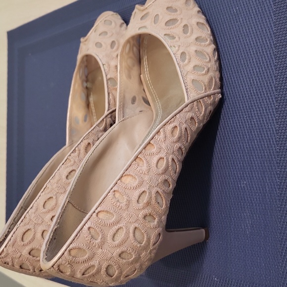 MPO peep toe pumps. - Picture 3 of 10